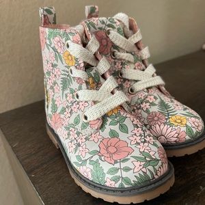 🌸HSA/HTF  NWOT Toddler Girls Giovanna Floral Boots